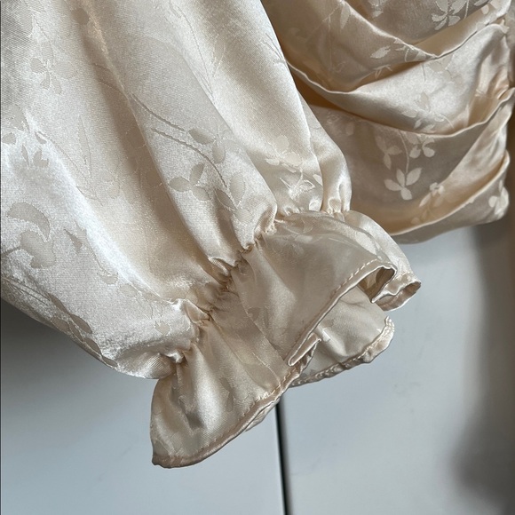 June & Hudson NWOT Cream Ruched Puff Criss Cross Closure Bohemian Blouse, Size L - Picture 4 of 12